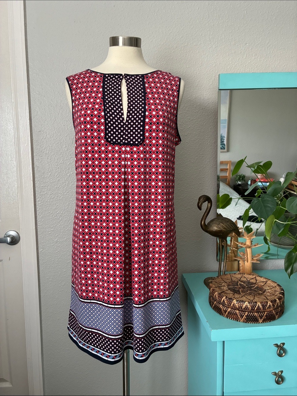 Max Studio Lightweight Geometric Print Sleeveless Mini Dress in Red & Navy Large